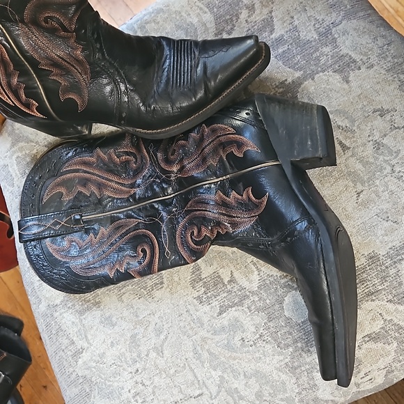 ARIAT Snip Toe Black Boots - Picture 5 of 16